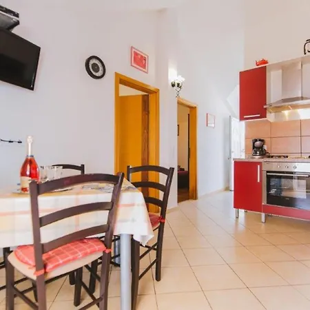 Apartman Lovely In With Wifi Omis