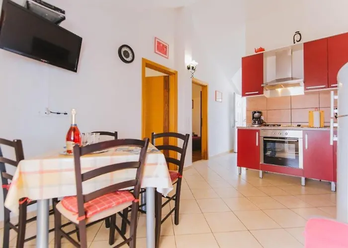Apartman Lovely In With Wifi Omis