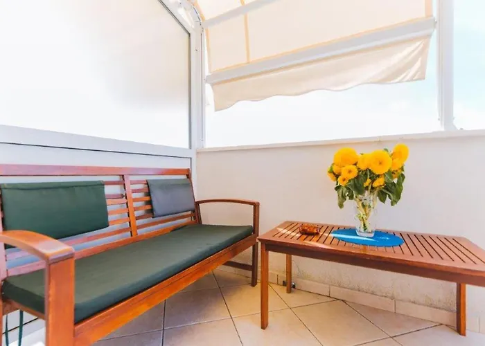 Apartman Lovely In With Wifi Omis