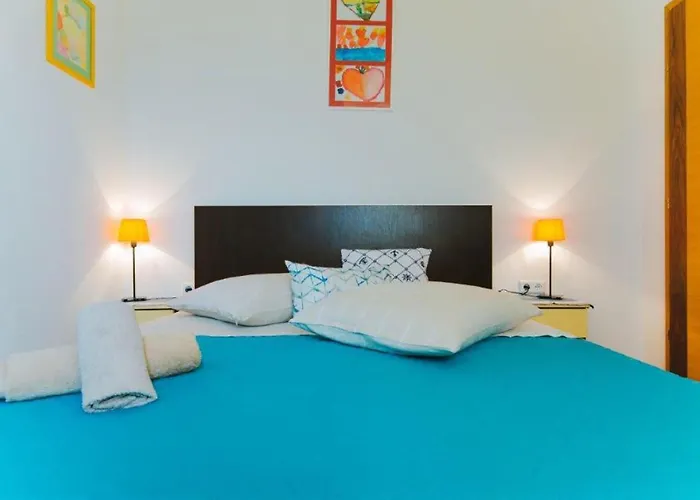 Lovely In With Wifi Apartman