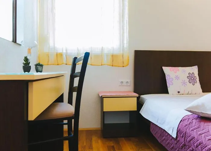 Lovely In With Wifi Apartman