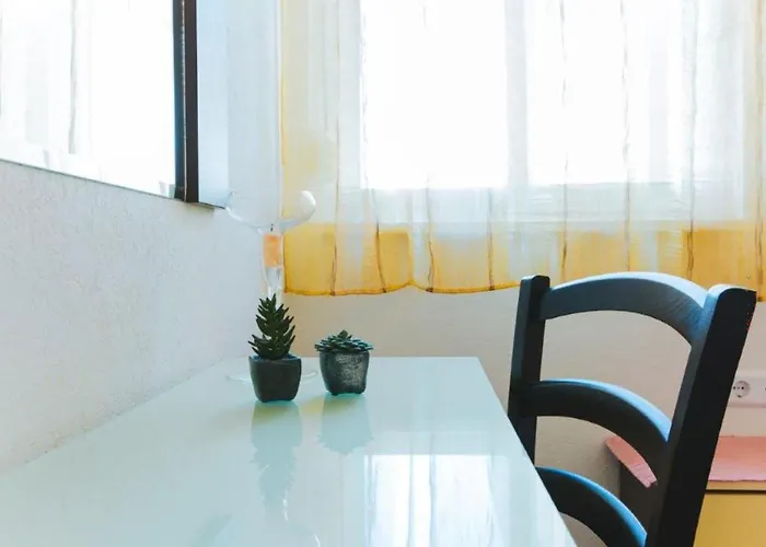 Apartman Lovely In With Wifi Omis